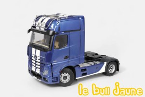 MB Actros bleu+éclairage 1/18°
